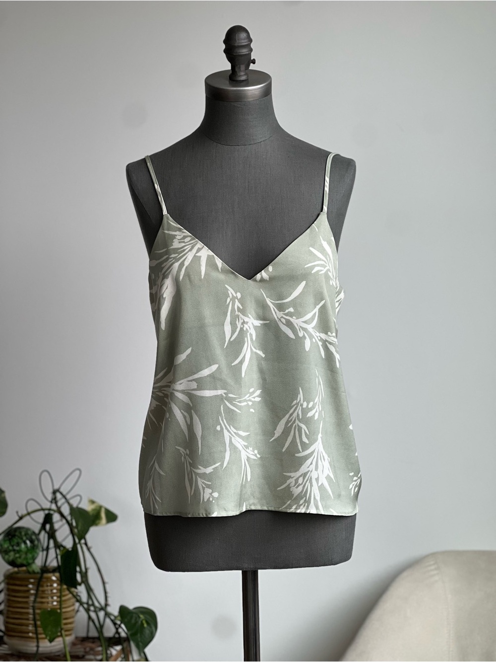 Light Sage Floral Print V-Neck Cami Tank EUC